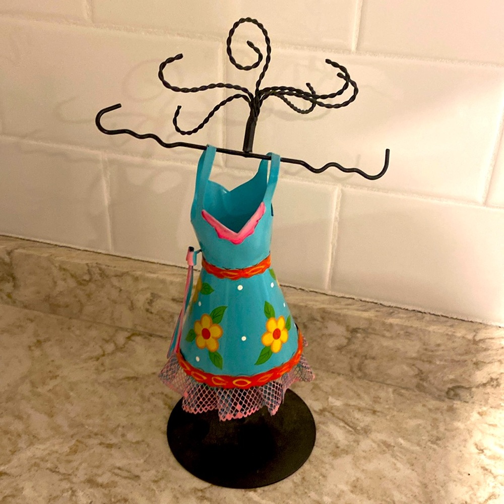 Jewelry/necklace holder